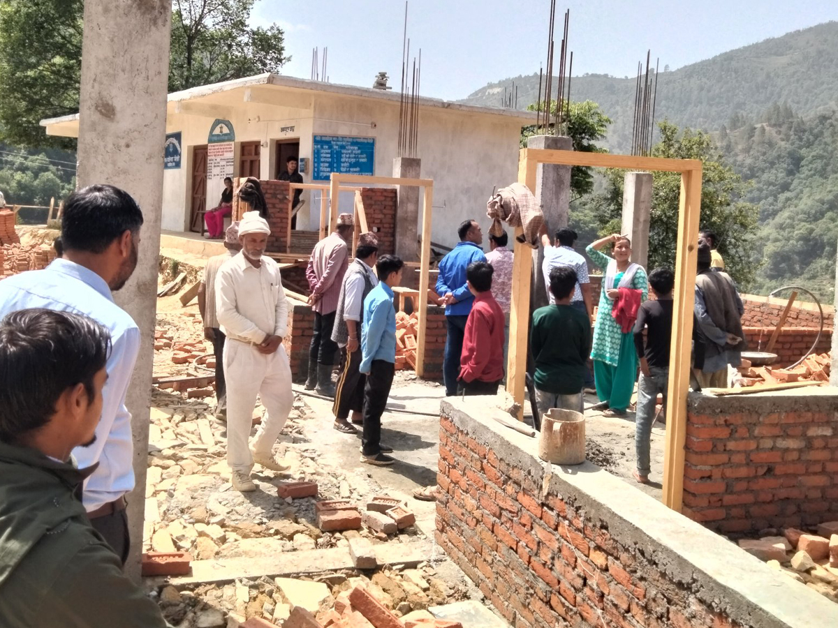 बैतडीको सुर्नयामा योजना अनुगमन 